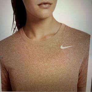 Nike dri fit Women Short Sleeve T shirt russet color size M activewear exercise